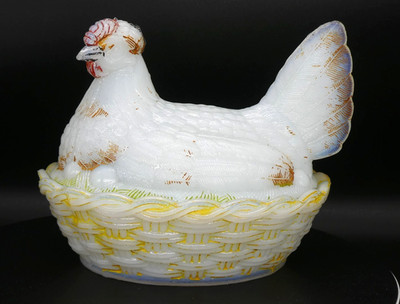 Französische weiße Milch Opal Pressglas Huhn Henne auf Nest Butter Süßigkeiten Schale