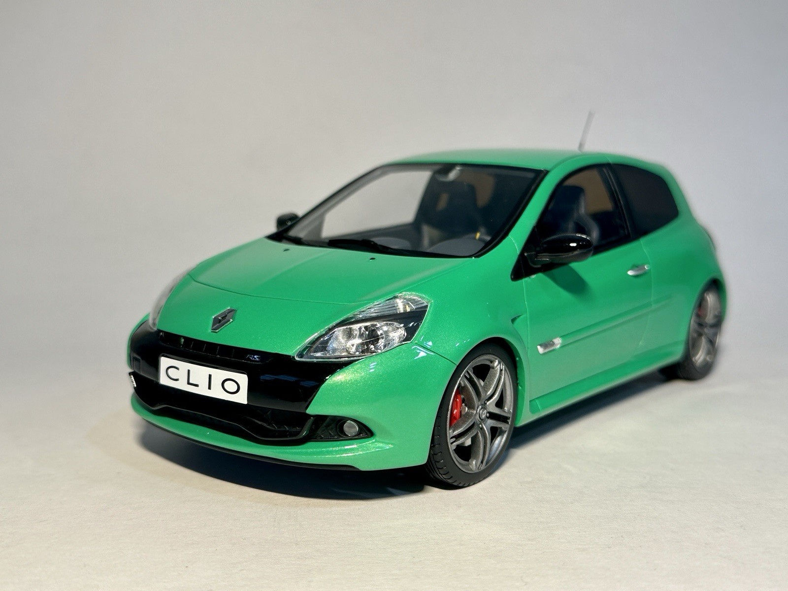 Ottomobile Renault Clio 3 Ph.2 RS 2011 Alien Green OT900