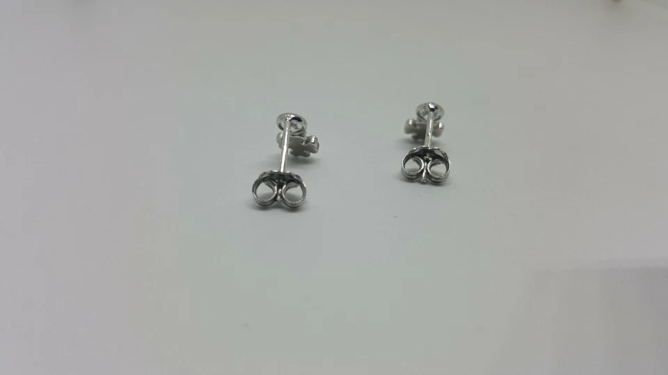 ORECCHINI A BOTTONE QUADRIFOGLIO CON ZIRCONI IN ARGENTO 925 RODIATO (0123) - Immagine 3 di 4