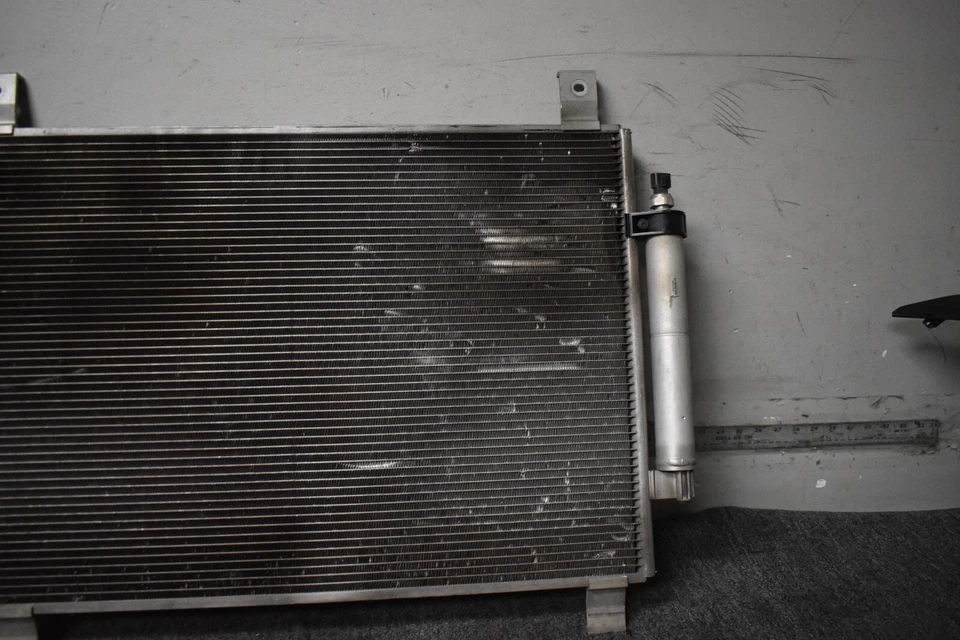 Nissan Pathfinder S 2013-2019 condensador OEM de fábrica Foto 3 de 4