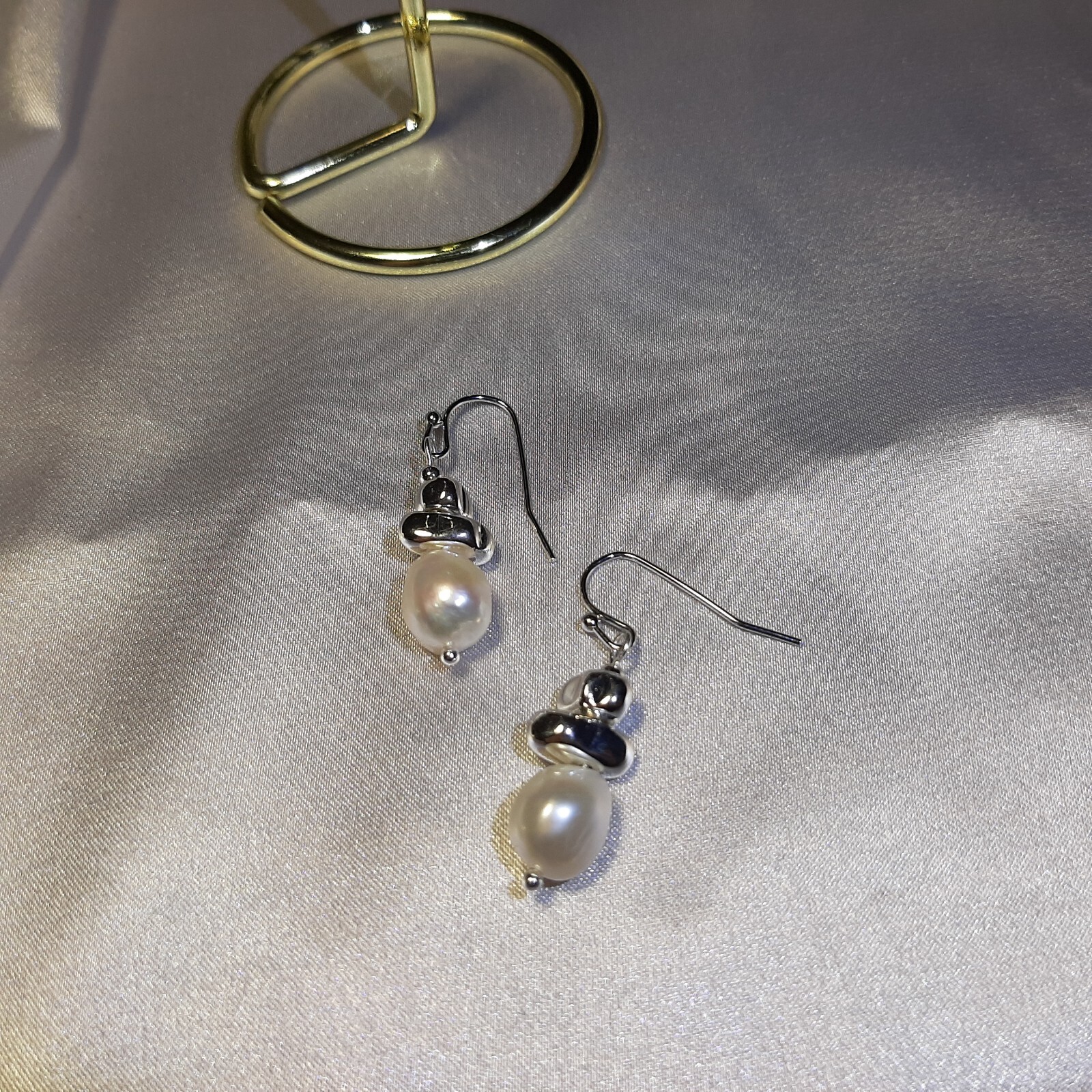 Boucles d'oreilles dormeuses perle de culture naturelle forme goutte baroque pour femme