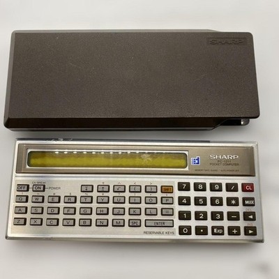 SHARP PC-1211 POCKET COMPUTER ポケットコンピュータ PC-1211ポケットコンピューター (Sharp) 1980年 | 古いハードに囲まれ