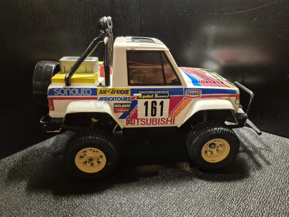TAMIYA RARE VINTAGE 1984 MITSUBISHI PAJERO 1/10 2WD RC REMOTE CONTROL - Image 3 of 4