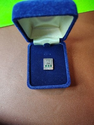 GM General Motors DESIGN 10k White Emerald Employee Award Pin