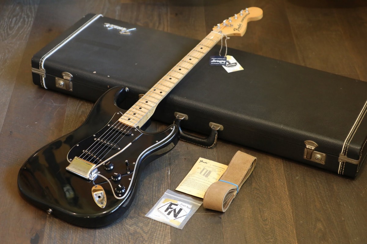 Vintage! 1976 Fender Stratocaster 3-Bolt Double-Cut Electric