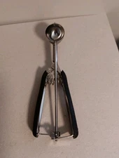 OXO 2 Inch Cookie Dough Scooper excellent condition soft grip handles squeeze
