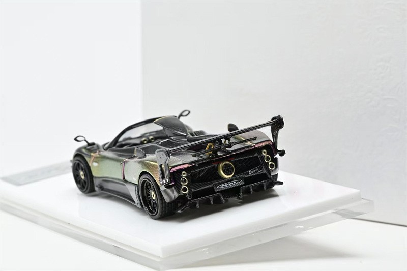 4R-793 RHINO MODEL 1/64 アウディ 100 ブラック s-l1200.jpg