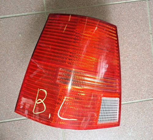 VW Bora Variant Bj.99-04 Rückleuchte Rücklicht links 1J9945095M