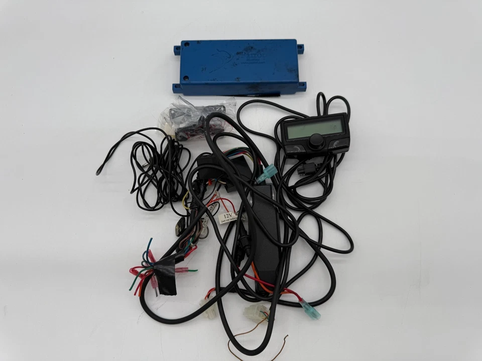 USED Parrot CK3100 LCD Car kit for Bluetooth® - Image 2 of 2