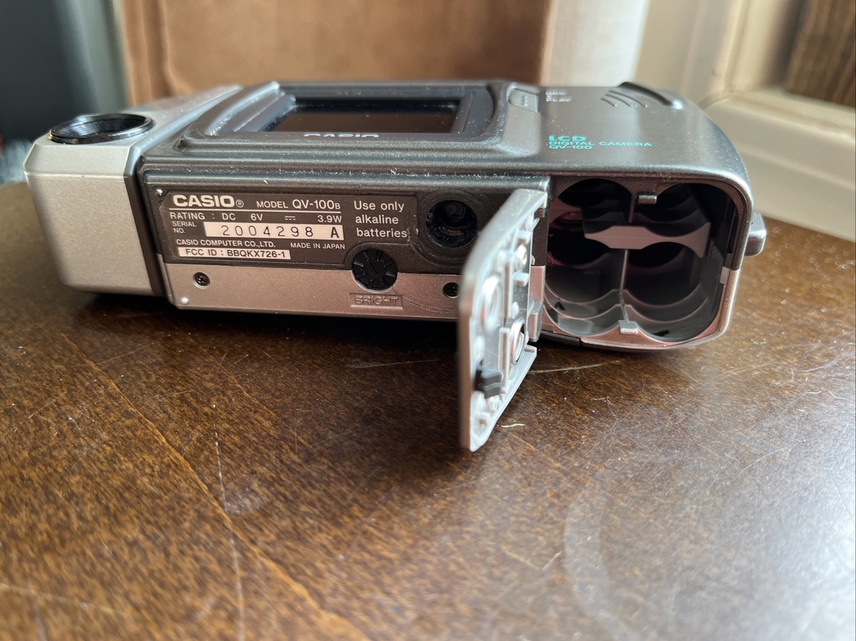 Pocket digital Camera Casio QV-100 Selfie Swivel Rotating Lens