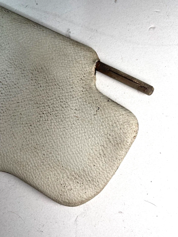 Parasol marfil con espejo de tocador Volkswagen Bug Beetle 1968-1977 OEM Foto 3 de 4