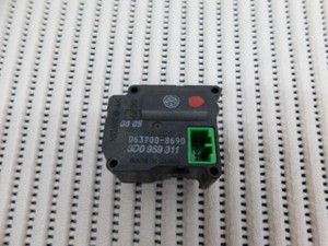 Original VW / Bentley Stellmotor - 3D0959311 -