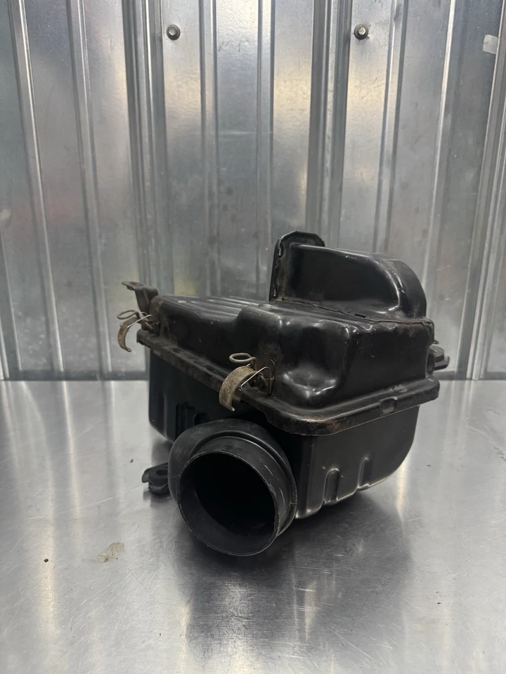 89 Toyota Pickup 4Runner 22RE Air Cleaner Box Assembly – Metal Late Style OEM - Image 2 of 4