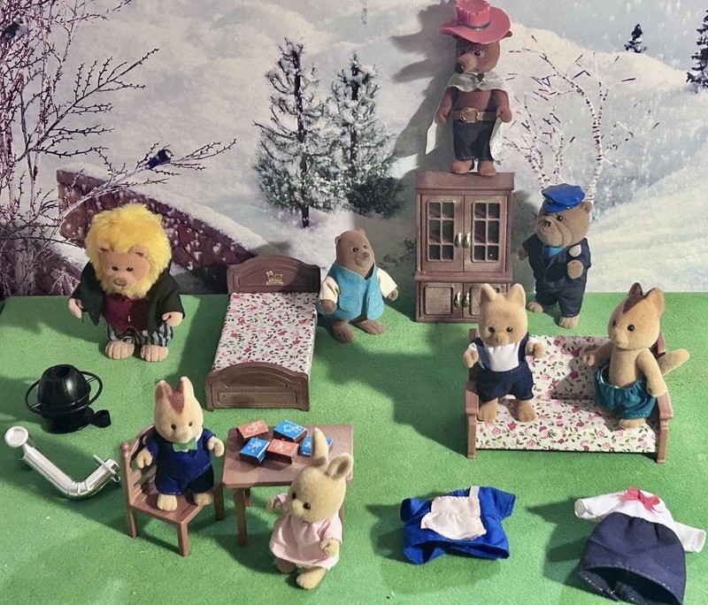 VTG WITH OSCAR OTTER + Bandai Tonka Maple Town FIGURES Sylvanian  Families