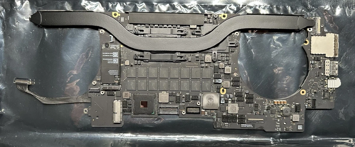 Carte Mère MacBook Pro 15" Début 2013 - Référence 820-3332-A - Pour Pièces