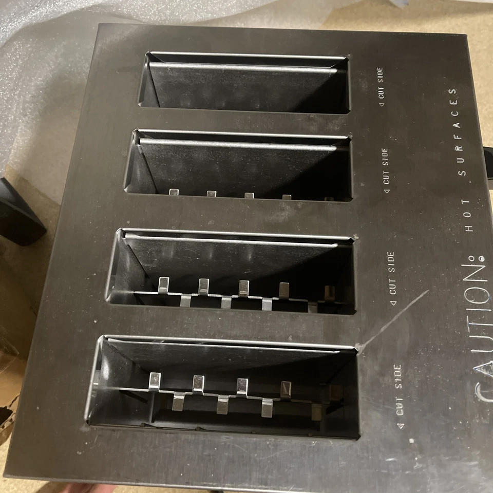 Toastmaster BTW24 Commercial Bagel / Bun Pop-Up 4-Slot Toaster - 208V - Image 4 of 4