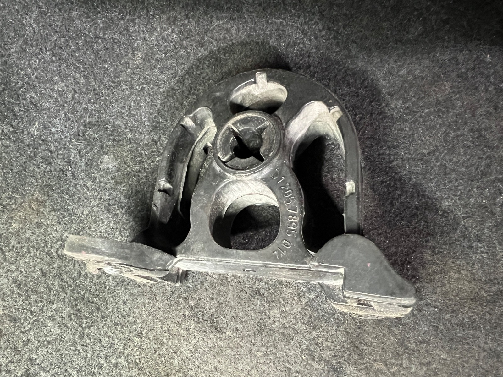 GENUINE BENTLEY Continental GT Exhaust Bracket 3D0253144A /  3D0253144