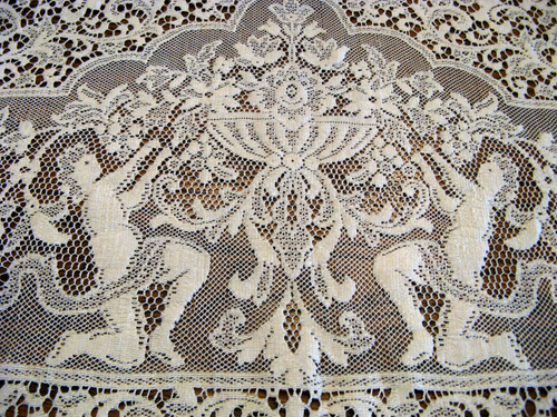 Vintage 93" x71 Quaker Figural Lace Tablecloth Courting Couple Cupid Cherubs - Picture 2 of 11