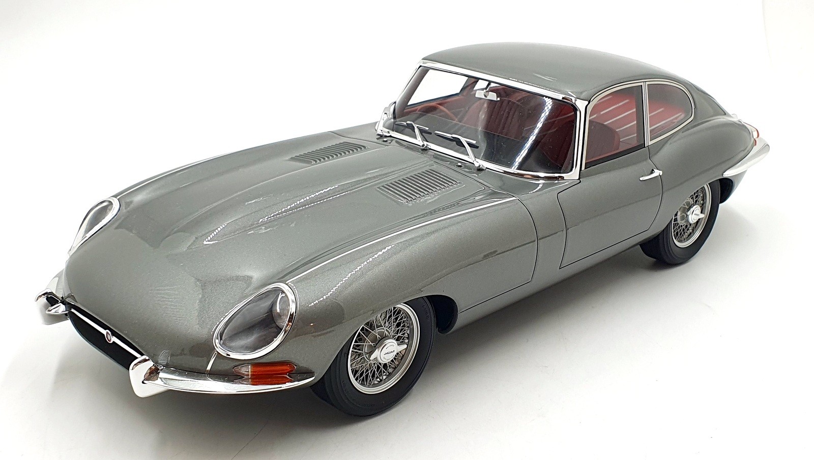 GT Spirit Jaguar E-Type silver GT089