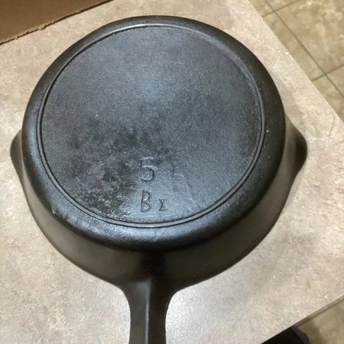 Vintage BSR Red Mountain Series #5 B Cast Iron Skillet 8”. w/Heat Ring