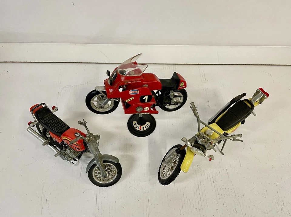 Polistil Modellini Moto Vintage 1:15 Honda Japauto 950SS Kawasaki 750 Suzuki 400 - Immagine 2 di 4