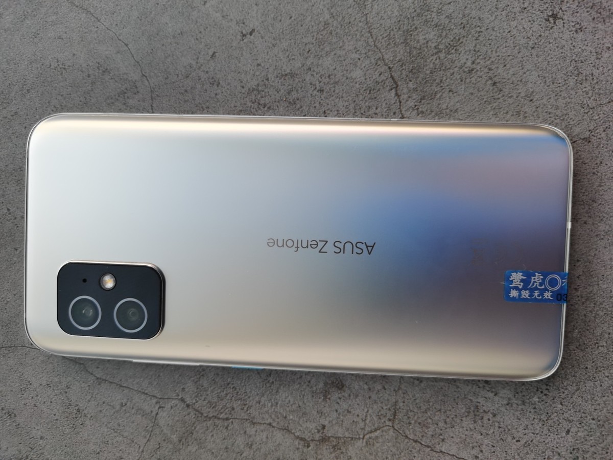 ASUS Zenfone 8 本体 ホワイト Asus Zenfone 8 Unlocked 5G 128GB / 256GB 64MP 5.9in 120Hz Android