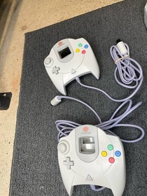 SEGA Dreamcast Console Lot 2 Controllers 3 Games MvC 2 Street Fighter Alpha 3