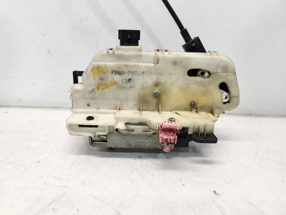 Ford Focus 2008 (sedán) pasajero pestillo de puerta trasera derecha - eléctrico Foto 3 de 4