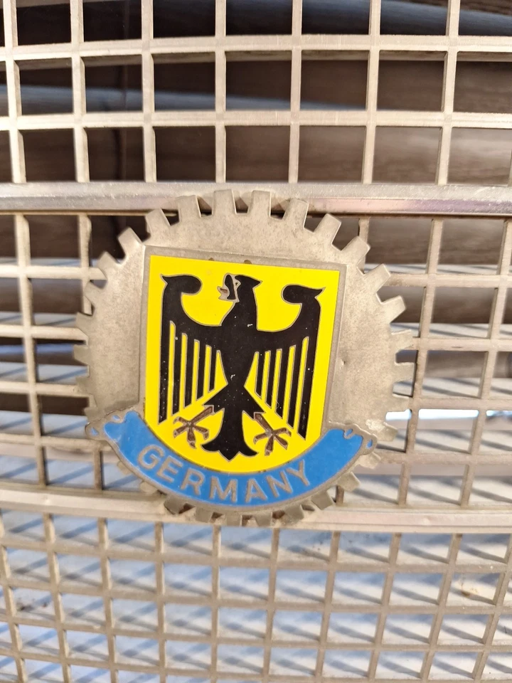 Mercedes W108 W109 1965-1973 parrilla delantera cromada OEM completa con emblema  Foto 2 de 4