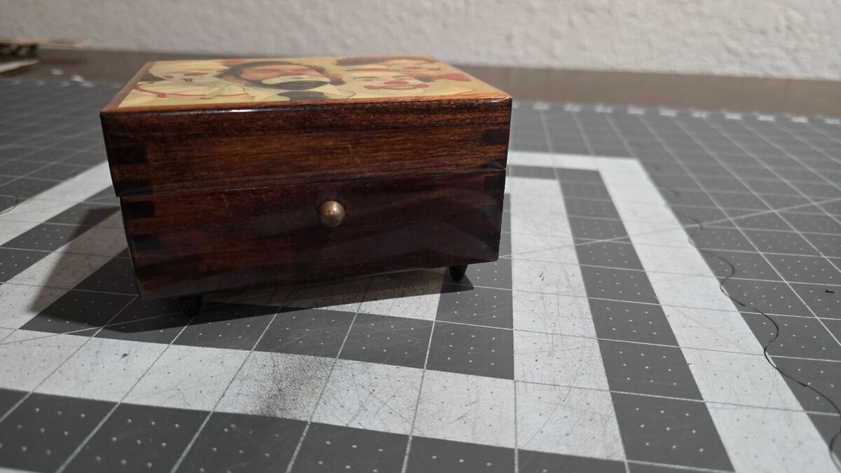 Reuge Lacquered Wood Wooden Music Box Footed Red Velvet Reuge Lacquered Wood Wooden Music Box Footed Red Velvet