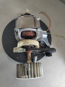 Siemens Trockner WT 44E10/08 Motor Antrieb 9000 189897 1BE 5250-2AA #43580