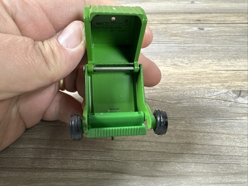 Ertl 1/64 John Deere 566 Round Baler With Plastic Round Bale - Picture 7 of 8
