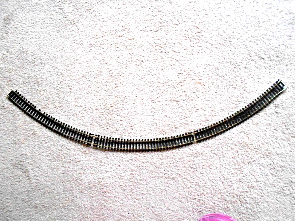 Unbranded N Gauge 3 Section Curved Track 28" in Length - Image 2 of 4