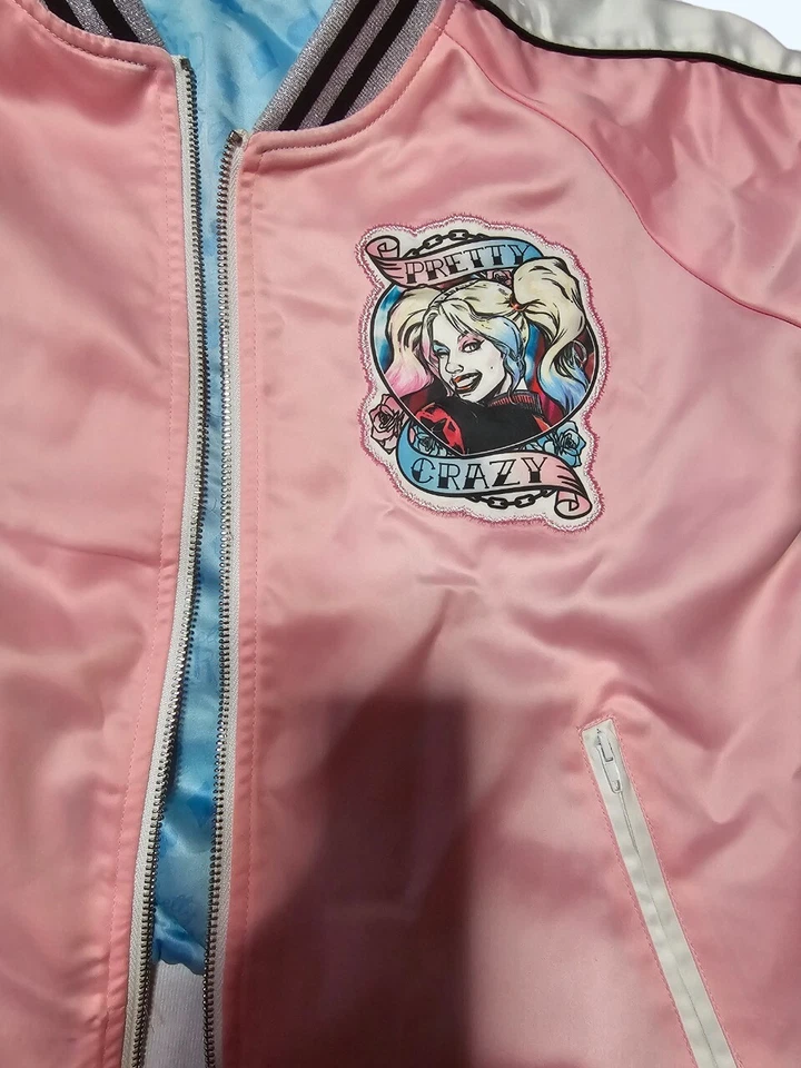 Harley Quinn Maid Of Mischeif — ¡Chaqueta exclusiva del mundo del cine! Foto 3 de 4