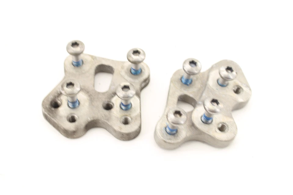 2008 SUZUKI GSXR1000 OEM FRONT FOOT RESTS PEGS STEPS SET PAIR STAY BRACKET Foto 2 de 4