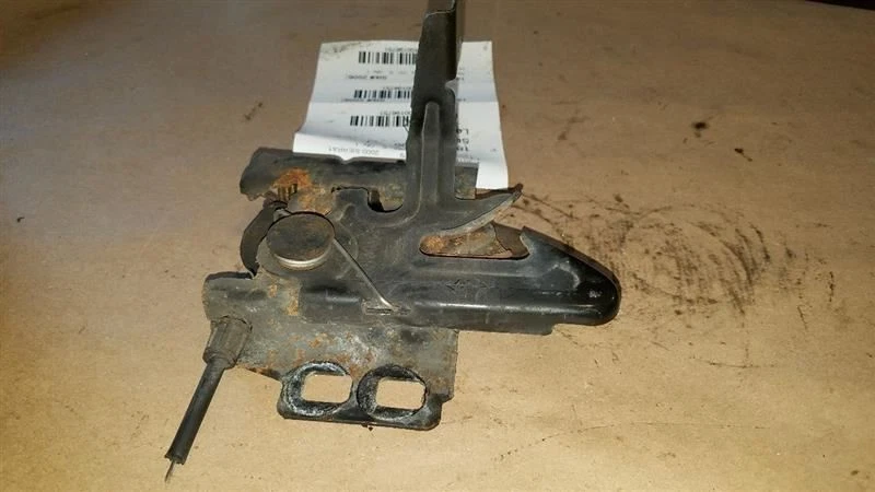 GMC Sierra 1500 2000 pestillo de capó Foto 3 de 4