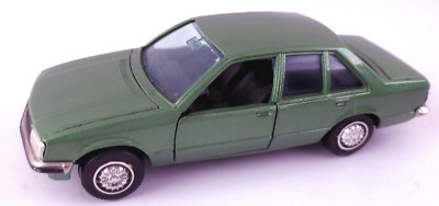 Gama Mini 893 Opel Rekord E2 Limousine 1982-1986 4-Türig grün metallic 1/43 1:43