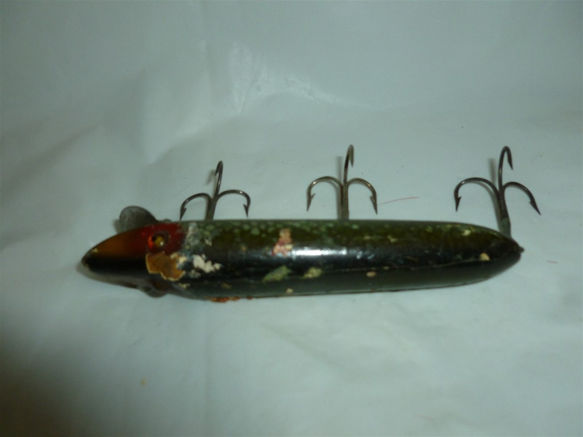 Vintage 4-1/2 Inch Wood w/ Glass Eyes Heddon Vamp Fishing Vintage 4-1/2 Inch Wood w/ Glass Eyes Heddon Vamp Fishing