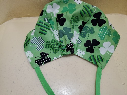 Clovers dekorative St. Patrick's Pixie Schädel Damen chirurgische Peelingmütze/Kappe - Bild 8 von 9