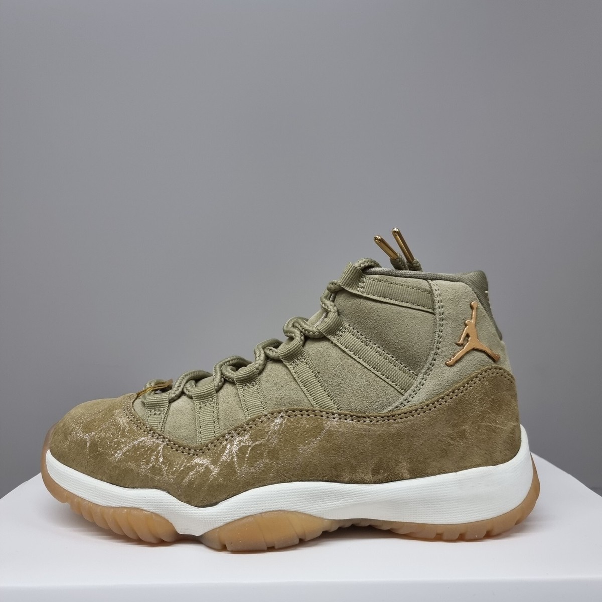 NIKE AIR JORDAN 11 RETRO 