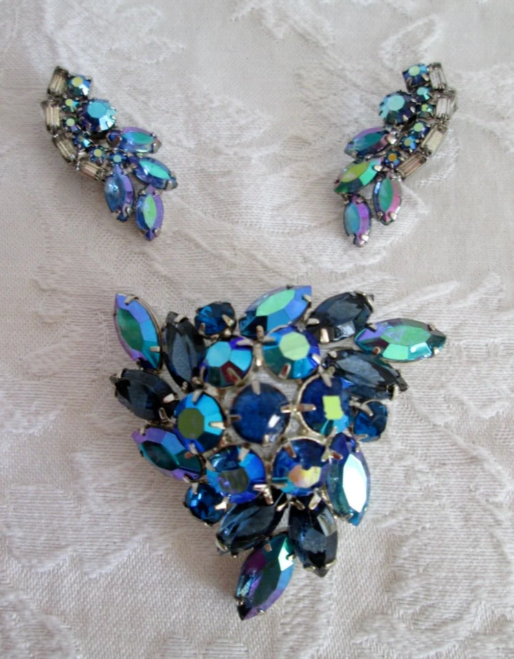 Juego de pendientes broche triángulo grande Juliana D & E azul estrás AB tono plata