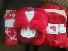 BNWT PRIMARK WOMEN'S PYJAMA SET WITH SLIPPERS AND SOCKS SIZE SMALL 