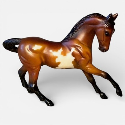 Breyer Stablemates Bay Pinto Warmblut | 1:32 Modellpferde | #59197
