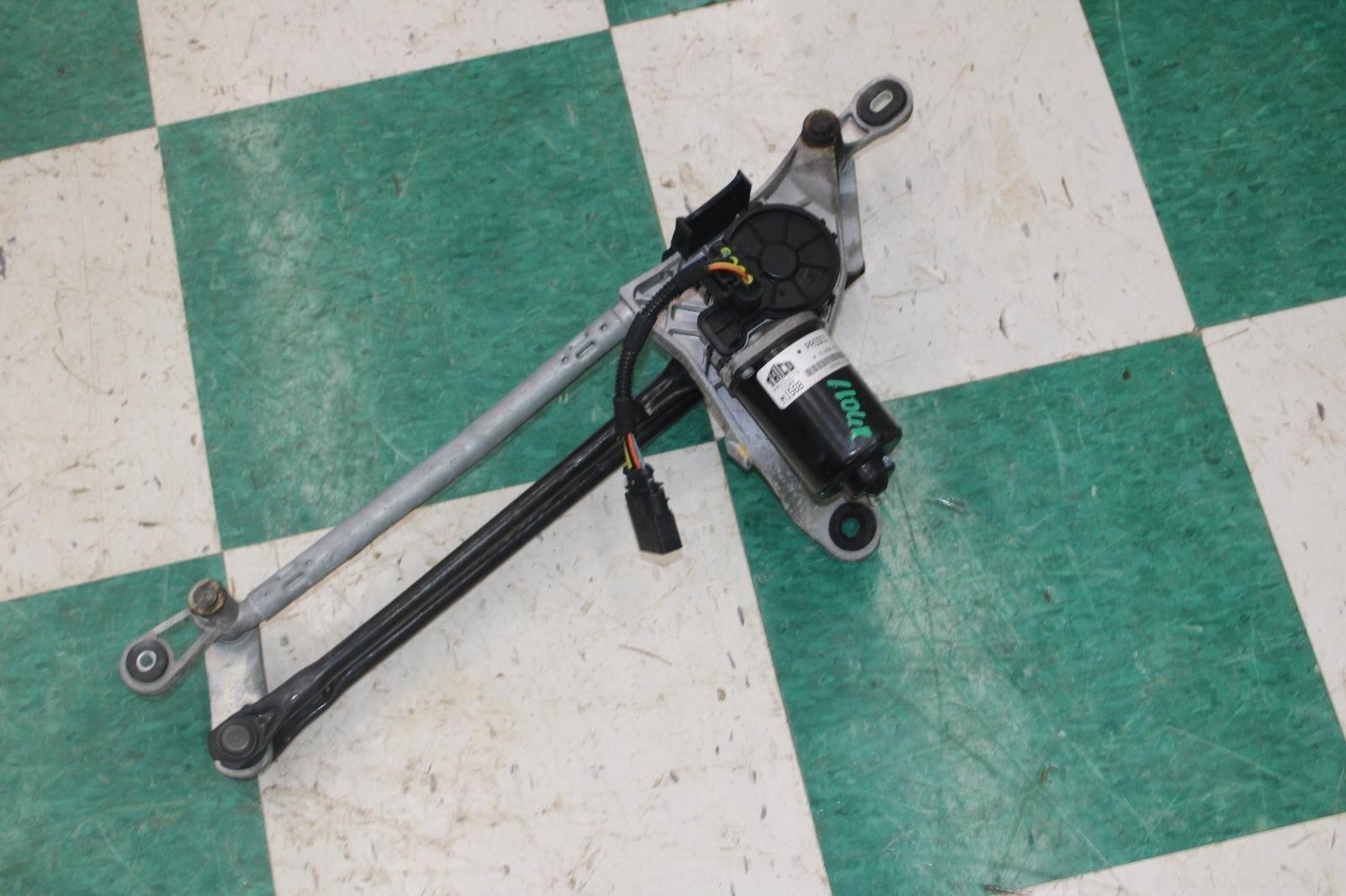 Maserati Ghibli 2014-2015 Windshield wiper motor