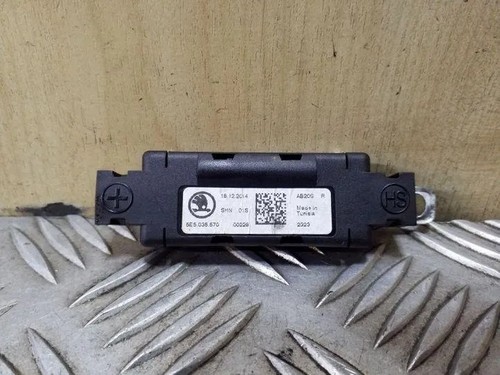 VW PASSAT Variant B8 3G5 Antennenverstärker  5E5035570 1.60 Diesel 26130827