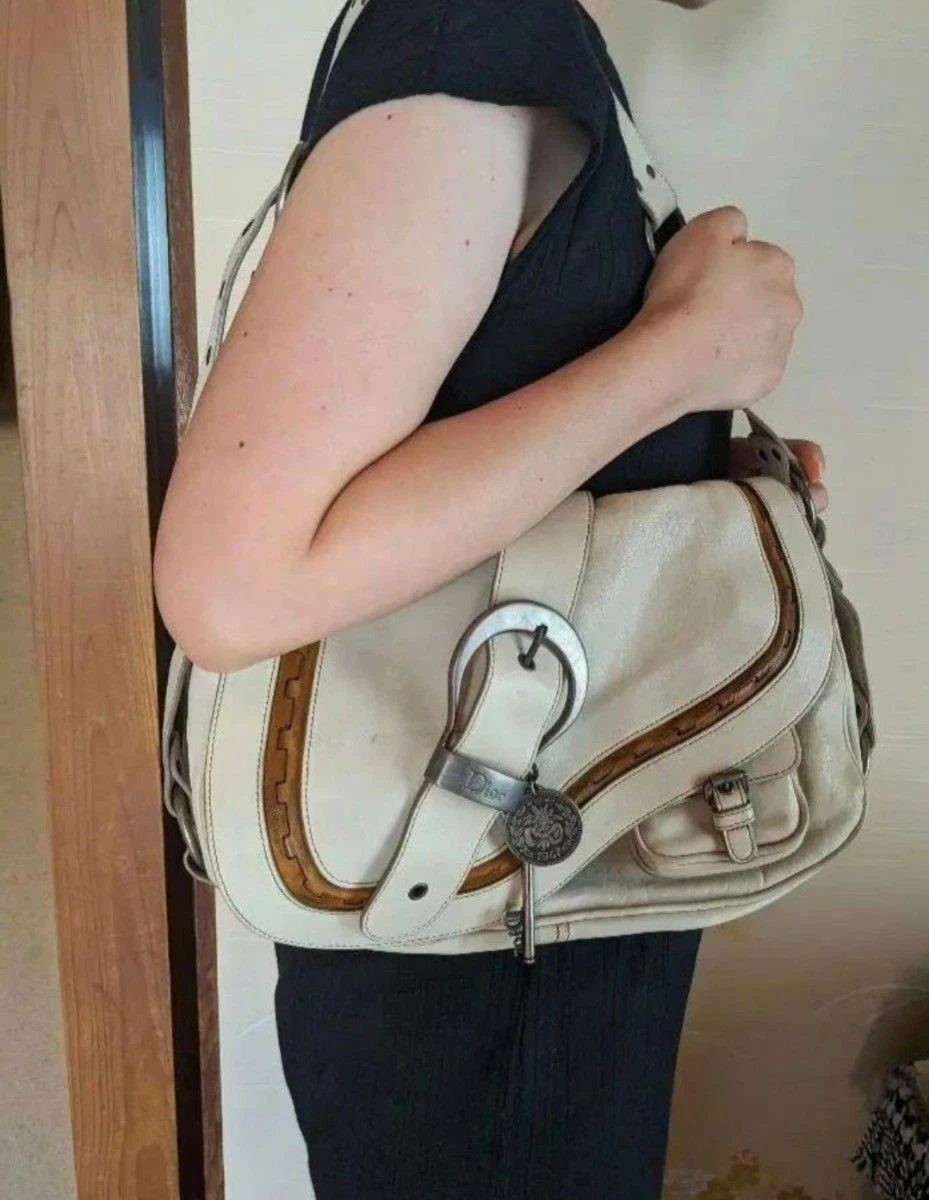 Sac bandoulière CHRISTIAN DIOR ivoire gaucho cuir 05 MA 0036 avec dust bag occasion ex+