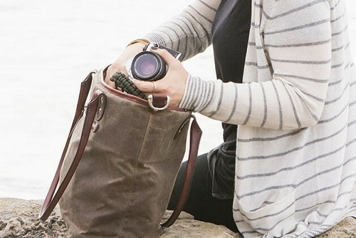 ONA - The Capri - Field Tan Camera and Laptop Tote Bag - Imagen 7 de 9