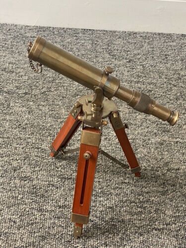 Antique Marine Brass Telescope with Brown Wooden Tripod Nautical Décor - 第 1/4 張圖片