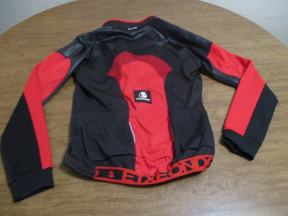 ETXEONDO WINDSTOPPER WOMANS CYCLING JACKET RED & BLACK LARGE - Image 3 of 4