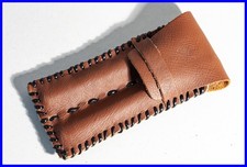 DDR 1980er LEDER Etui in braun mit Randflechtung + Lasche f&uuml;r 2 Stifte Gr. 4
